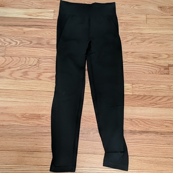 • GymShark Leggings • - Picture 2 of 4